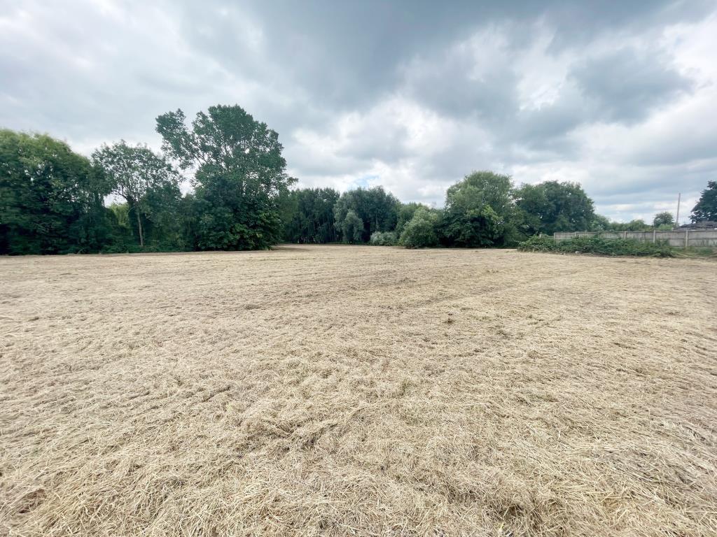 Lot: 163 - COMMERCIAL INVESTMENT AND LAND ENTIRE PLOT EXTENDING TO APPROXIMATELY 2.3 ACRES - General view of land